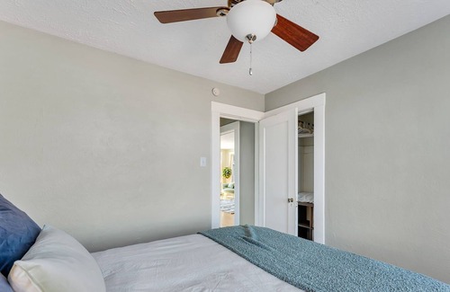 Midtown House | Midtown Mtn Charmer~Pets~BBQ~Fire pit~A+ Walk Score~high speed WiFi~Foosball!