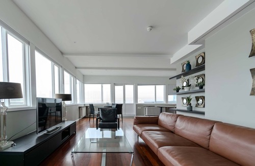 Downtown Hotel | Midtown Reykjavik - King Suite with balcony