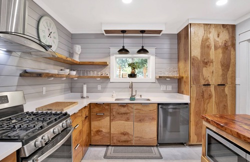 Fairhope House | MidtownMidCenturyModern, FREE golfcart. Close to downtown, 3bds, 2baths. Office