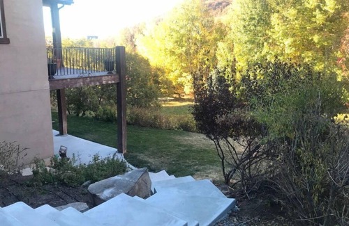 Midway Apartment | Midway 3 bedroom Daylight Basement near The Homestead & Zermatt