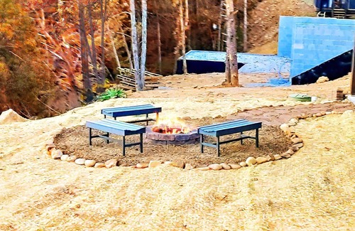 Sevierville Cabin | ✨Mighty Chickadee✨ Indoor Pool, Hot Tub, Pool Table, Firepit, A+ Views, Dogs OK