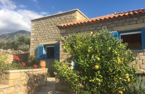 Kardamyli Villa | Mikros Pyrgos: All-season Getaway, Private Pool, Fabulous Sea & Mountain Views