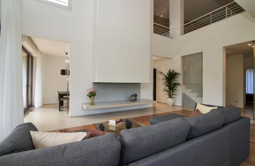 Barlassina Villa | [Milan-Como Lake-Rho Fiera] Luxury Design Villa