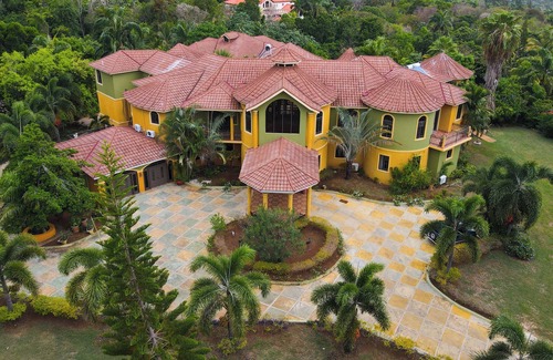 Montego Bay Villa | Milbrooks Resort a Luxurious Villa in Montego Bay overlooking the sea.