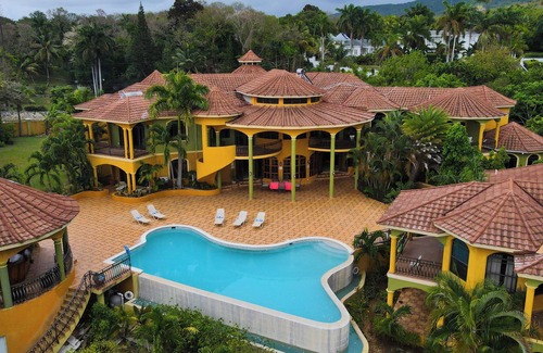 Montego Bay Villa | Milbrooks Resort a Luxurious Villa in Montego Bay overlooking the sea.