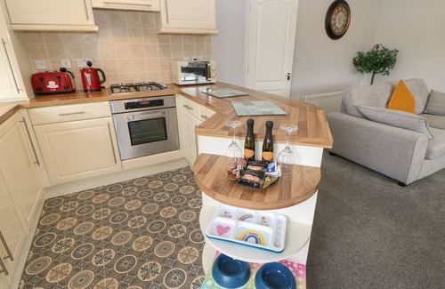 Morpeth Cottage | MILDRED'S LODGE, pet friendly, with hot tub in Felton