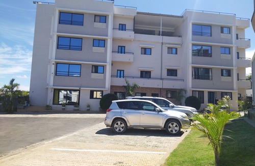 Antananarivo Avaradrano Apartment | Milestone City Apartments │ Live work or relax│Kitchen │Restaurant│Nr Tsimbazaza