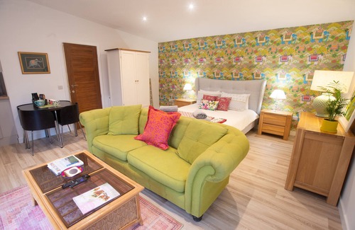 Melrose Apartment | Mill Cottage Garden Studio in historic Newstead next to Melrose