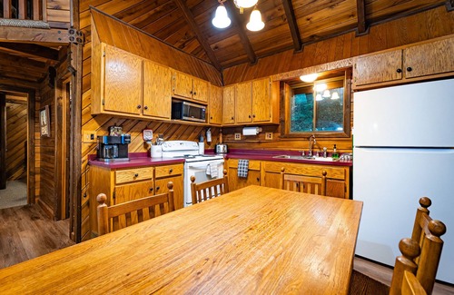 Lansing Cabin | Mill Creek Cabins 7- Secluded Luxury Cabins 2 miles New River Gorge NP entrance