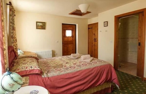 Brisley Cottage | MILL FARM BARN, family friendly, with open fire in Brisley