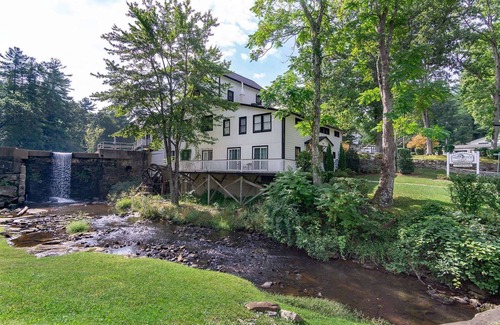 Flat Rock Condo | Mill House Nest/Lakefront Unit @ Historical Resort/Travel Nurses Welcome/Canoes/Tennis/Pets Ok