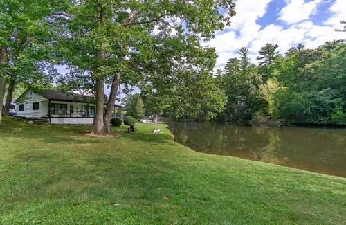 Flat Rock Condo | Mill House Nest/Lakefront Unit @ Historical Resort/Travel Nurses Welcome/Canoes/Tennis/Pets Ok