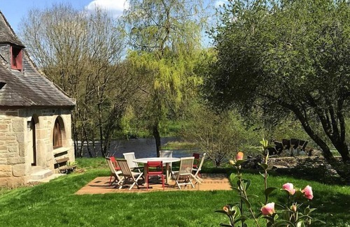 Landeleau House | Mill in Brittany by River Aulne with Kayaks