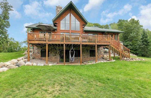 Isle House | Mille Lacs Lake Lodge-Game Room-Theatre and More!