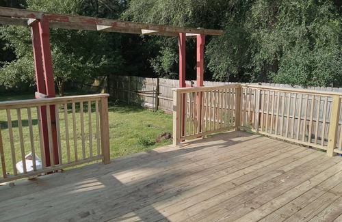 Lansing House | Miller Brite 3 bed/1.5 bath with all new deck!