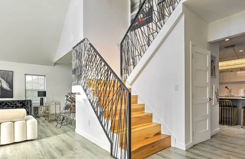 Miller Place Villa | Miller Place Getaway w/ Pool ~ 4 Mi to Beach!