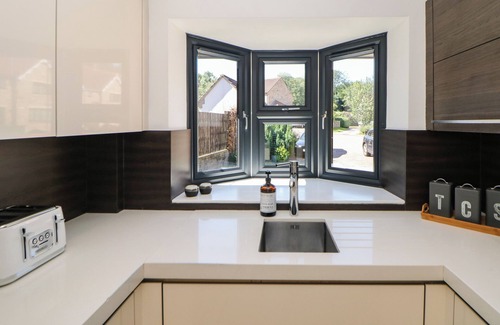Sheffield House | MILLHOUSES HIDEAWAY, pet friendly, with a garden in Sheffield