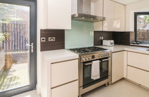 Sheffield House | MILLHOUSES HIDEAWAY, pet friendly, with a garden in Sheffield