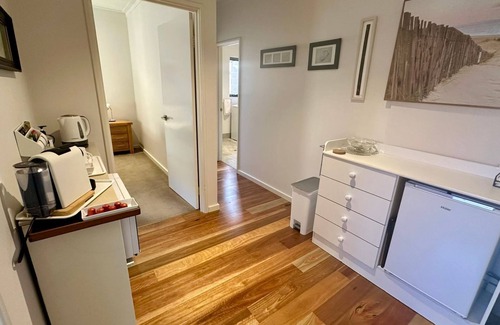 West Busselton House | Millie's Apartment - Prime Location - Steps from Town, Beach, and Jetty!