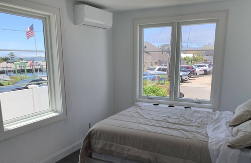 Long Island House | Million Dollar Bayfront Home -- 5 min 🚗 to LIRR & 10 min to Ocean