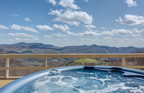 Banner Elk House | Million Dollar View/Amazing Cabin/Hot tub/Foosball/Wifi/Charming home