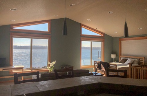 Camas Apartment | Million dollar view- Columbia River and Mt Hood, Private entrance