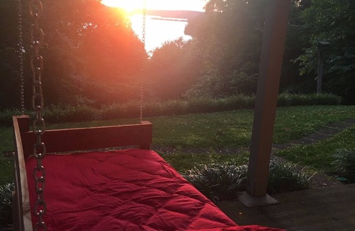 Dickel House | Million Dollar Views of Lake Normandy Sunsets- Jacuzzi for Fall/Winter Sunsets!