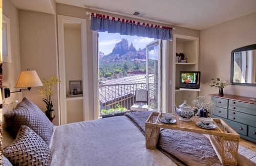 Sedona House | *Million $ Views * Ensuite Jetted Tub For Two * Fireplace * Deck * Walk to All