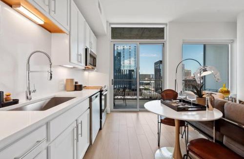 Civic District Apartment | Millionaire Row on Guadalupe - Tallest building in Texas