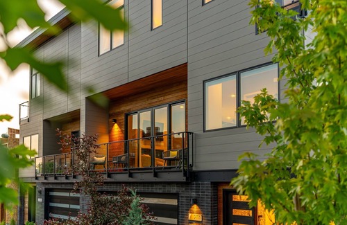 Southern Crossing Apartment | Millpointe Studio 1.0 - Where Luxury Meets Location -Steps to Concerts, Old Mill