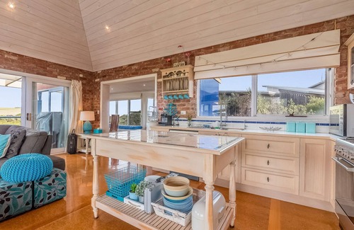 Smiths Beach House | Mills Court, Quirky seaside house at Smiths Beach, bring the surf boards!