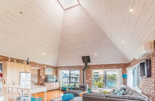 Smiths Beach House | Mills Court, Quirky seaside house at Smiths Beach, bring the surf boards!
