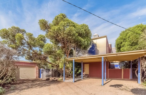 Smiths Beach House | Mills Court, Quirky seaside house at Smiths Beach, bring the surf boards!