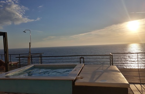 Agios Nikitas Villa | Milos Bay Villas- Beachfront Luxury Villa with PRIVATE POOL & OUTDOOR JACUZZI