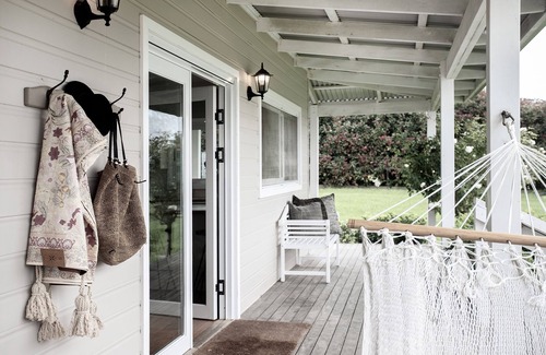 Woodstock House | Milton Luxury Retreat with NEW POOL just minutes from amazing beaches