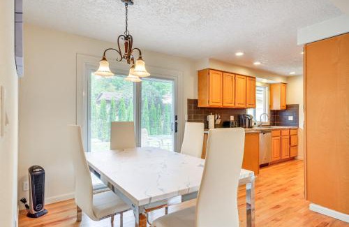 Oatfield House | Milwaukie Home with Outdoor Dining Space