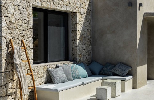 Paramonas Villa | Mimi and Coco villa Juno