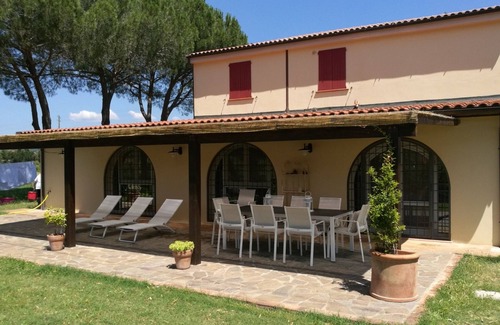 Castiglione della Pescaia Apartment | Mimosa Spacious and cozy apartment with porch and pool near the sea