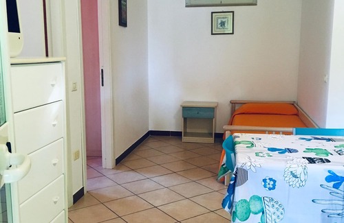 Defensola Bed & Breakfast | MIMOSA C Three-room villa for 6 people 2 bedrooms and living room with 2 beds