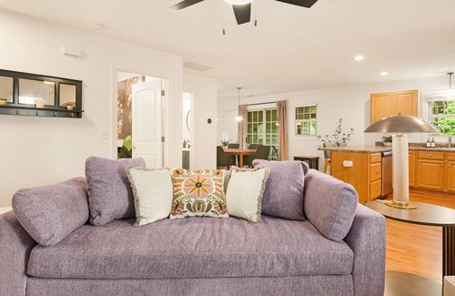 Asheville House | Min to AVL | Hot Tub | FirePit | EVCharger | Grill
