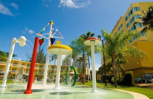 Isla Verde House | Min to The Beach! Near Contemporary Art Museum, Pool, Jet Skiing