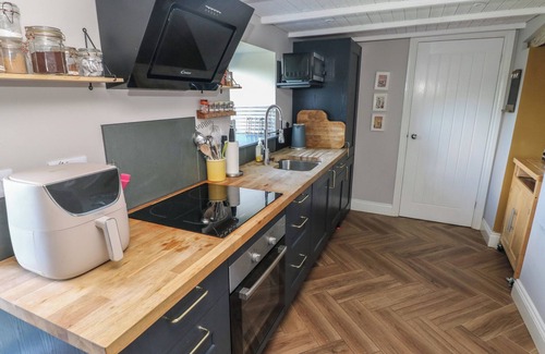 Dinas Cross Cottage | Min-y-ffordd