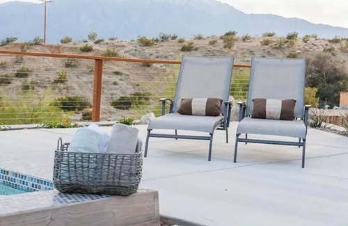 Desert Hot Springs House | Mineral Hot Spring Desert Oasis