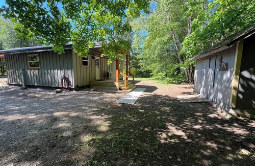 Munising Cabin | Miners Cabin - Pictured Rocks Lodging