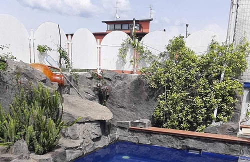 Terzigno Cabin | Mini appartamento romantico indipendente con giardino e piscina ad uso esclusivo