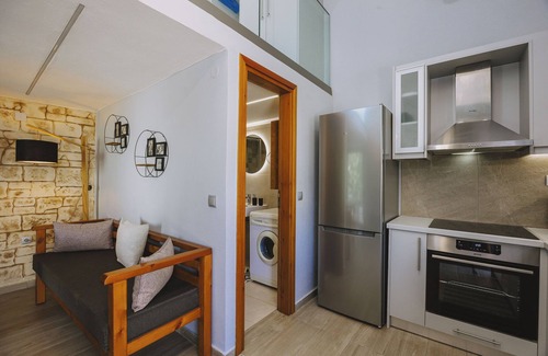 Monopari House | Mini Bella Gonia