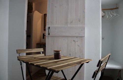 San Ambrosio Apartment | Mini Hibiscus