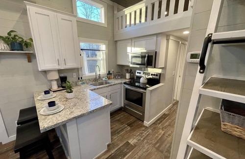 Tracy City Cabin | Mini Manor on the Mountain at The Retreat at Water's Edge
