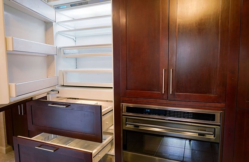 Albany House | Mini Mansion newly furnished with Italian furniture 8kslim televisions all rooms
