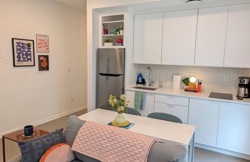 Downtown Apartment | Mini Metro - Rooftop Deck with Skyline View!